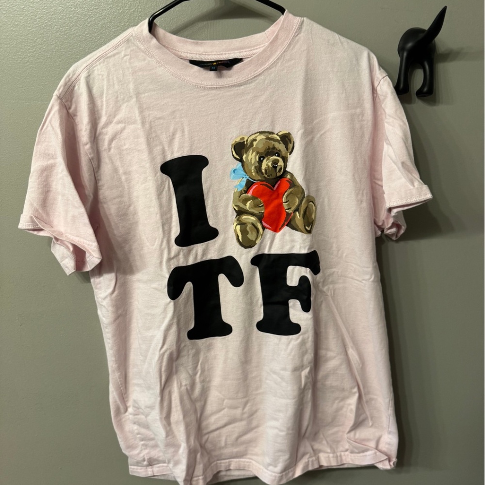 Teddy Fresh “I ❤️ TF” Graphic Tee – Light Pink (Size M)